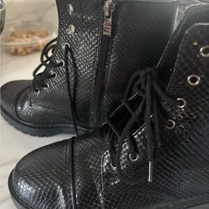 SHEIN Black Textured Lace-Up Ankle Boots